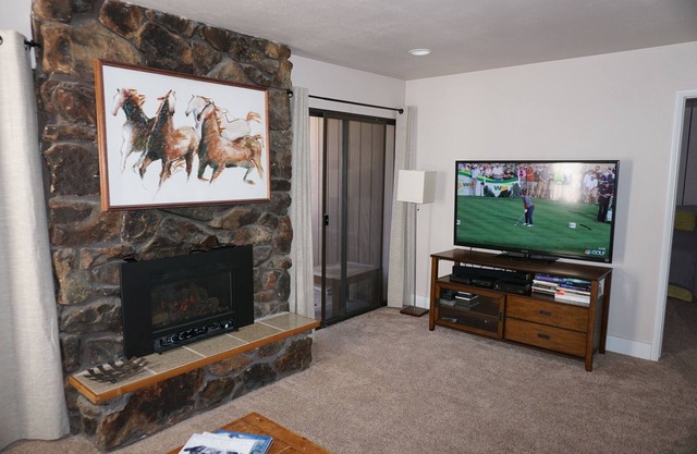 Cozy Ground Floor Condo at the Base of Warm Springs Lifts in Ketchum