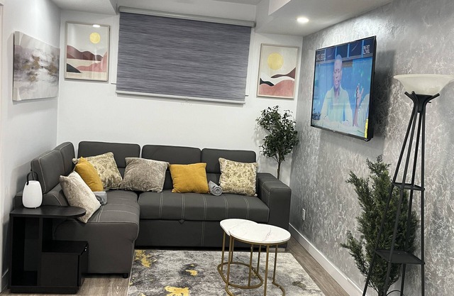 Cozy Guest Suite in Leduc AB|11 mins to YEG Airport|Netflix| Cable| Free Parking
