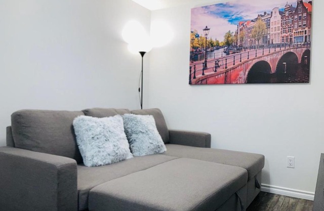 Cozy Guest Suite with private entrance