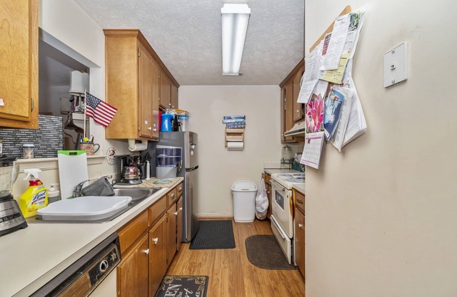 COZY HAMPTON TOWNHOUSE