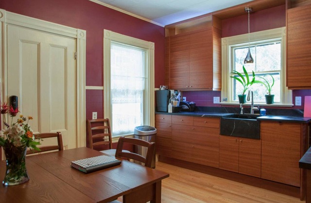 Cozy Harvard/MIT Victorian