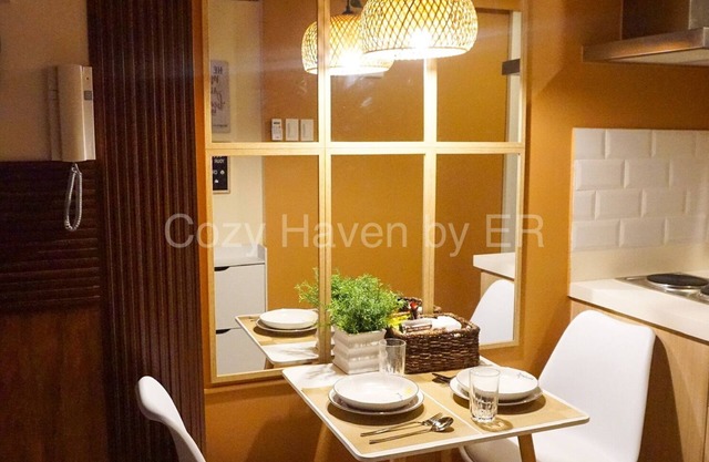 Cozy Haven by ER: Condo Studio near EVER CMW QC w/WiFi, Pool, Balcony and more!