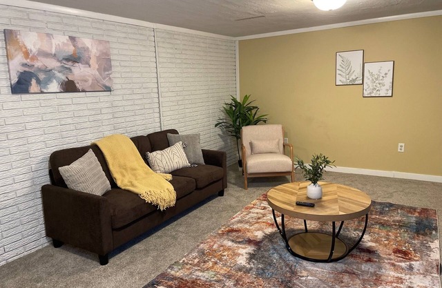 Cozy Haven: Your Home Away from Home Spacious 5-bedroom house with AC and Wi-Fi