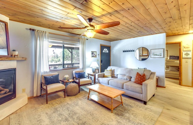 Cozy Heber Cabin Retreat w/Deck + Fireplace!