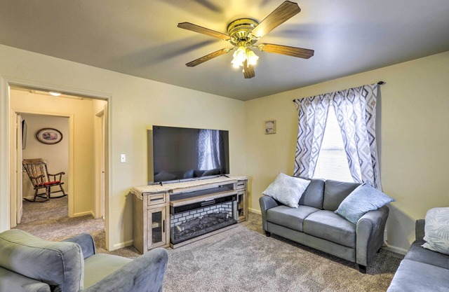 Cozy Helper Home w/Fenced Yard, Pets Welcome
