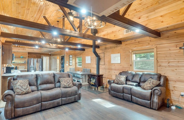 Cozy Hemphill Cabin w/Lake Views & Deck!