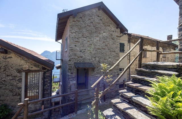 Cozy Hideaway Above Lake Como