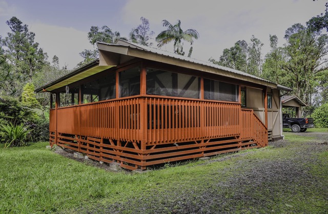 COZY HIDEAWAY IN THE OHIA RAINFOREST LOCATED BELOW VOLCANO NATIONAL PARK