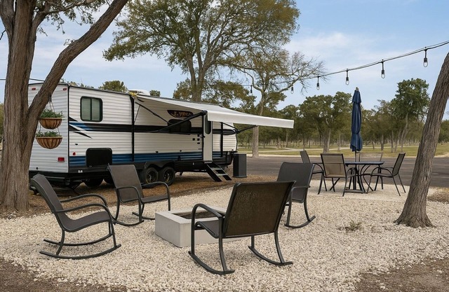 Cozy Hill Country Bear Retreat