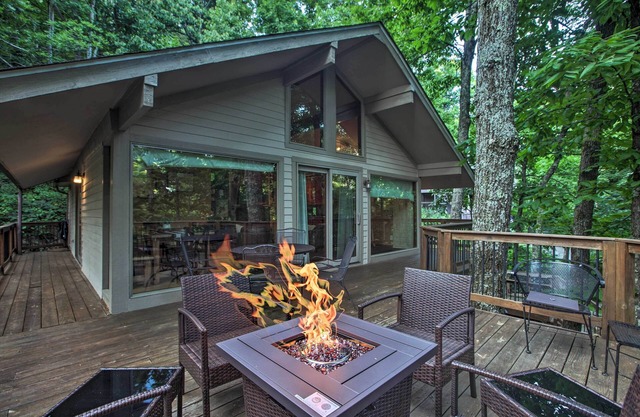 Cozy 'Hillside Hideaway' in Wintergreen Resort!