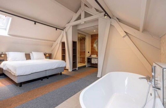 Cozy Historic Lodge Near Veluwe Nature Park, Bike Rentals and Free Parking