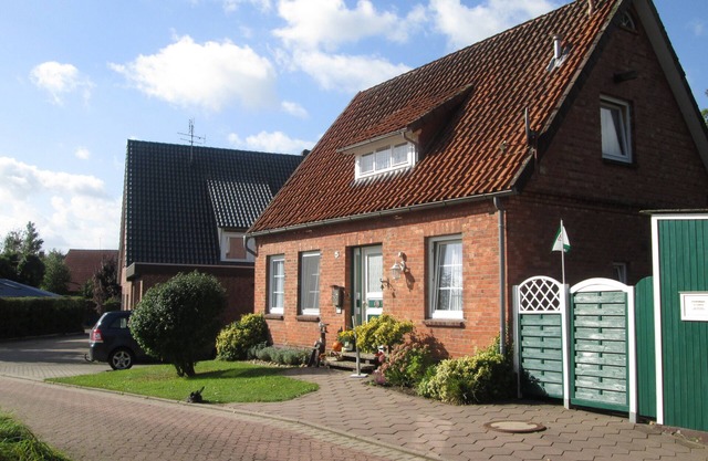 Cozy holiday home near the Elbe island of Krautsand for up to five people.