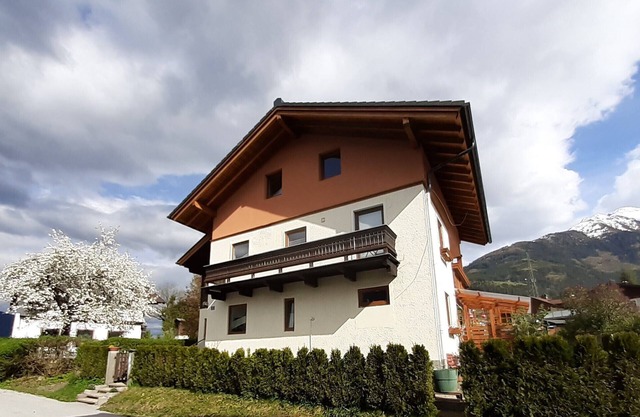Cozy Holiday Apartment with Mountain View – Your Alpine Retreat!