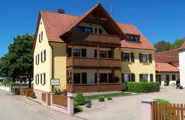 Cozy holiday apartment "Gerda Bühler" with a sunny balcony on the Hahnenkammsee