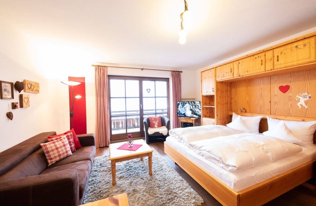 Cozy holiday apartment "Enzian" in the beautiful Zugspitz village Grainau