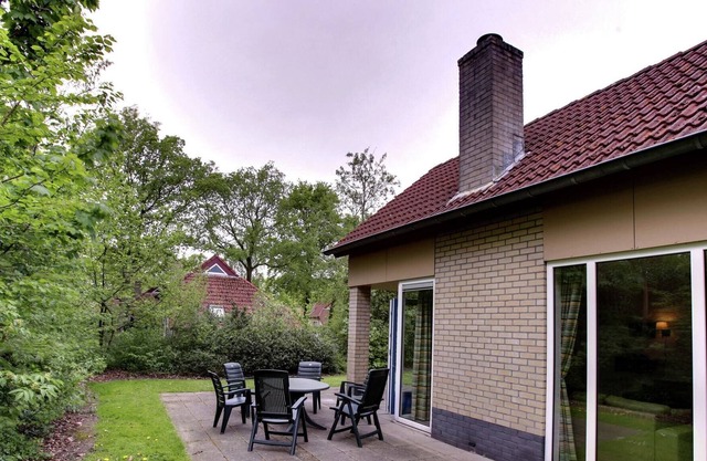 Cozy holiday home with a garden, near Zwolle