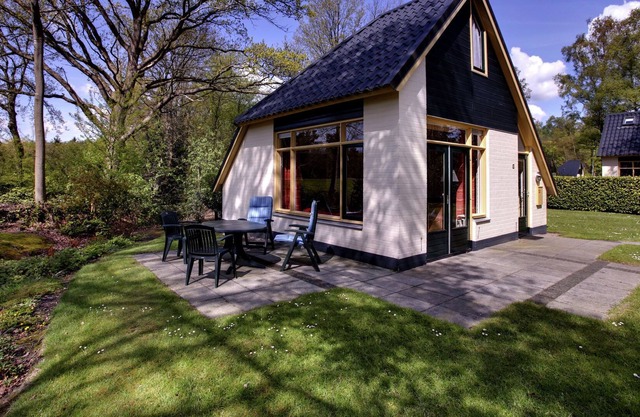 Cozy holiday home with a bubble bath, near Zwolle