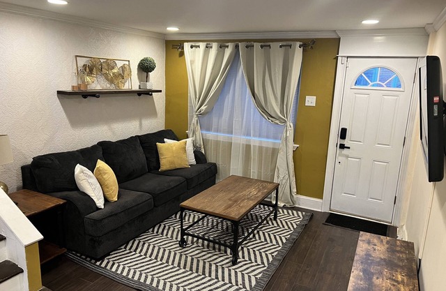 Cozy home a stones throw away from Center City Philadelphia and Penn's Landing.