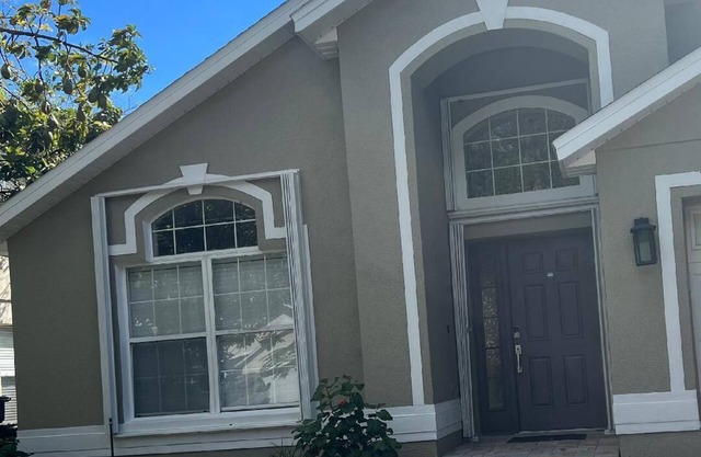 Cozy home close to everything. The House is 15 minutes to MCO