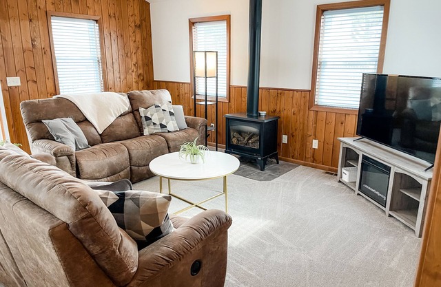 Cozy Home-Close to Lake & Centrally Located!