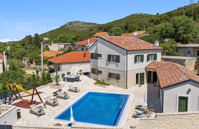 Cozy home in Dubrava kod Sibenika