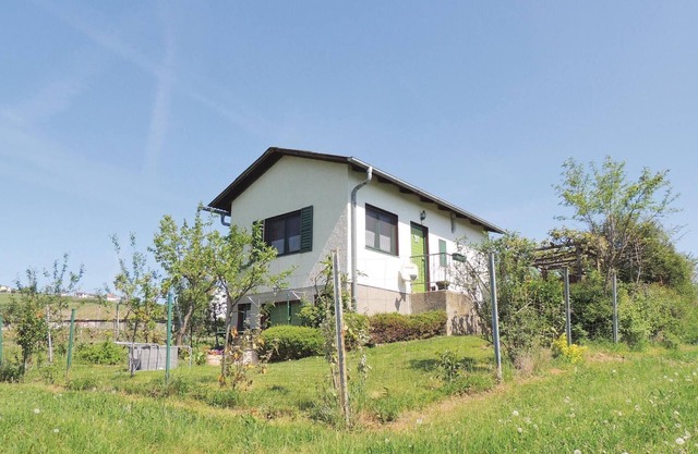 Cozy home in Eisenberg-Weinberg