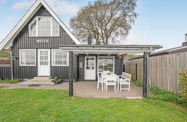 Cozy home in Bjert with house sea view