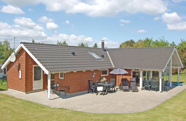 Cozy home in Bogø By with WiFi