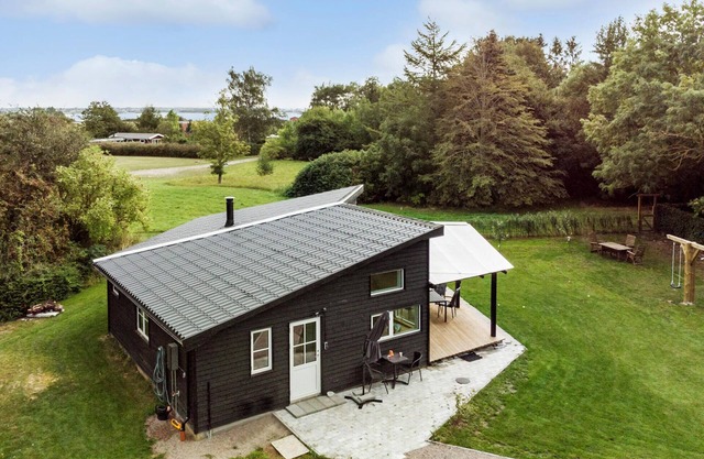 Cozy home in Bogø By with WiFi