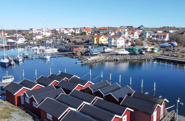 Cozy home in Bohus-Björkö with WiFi