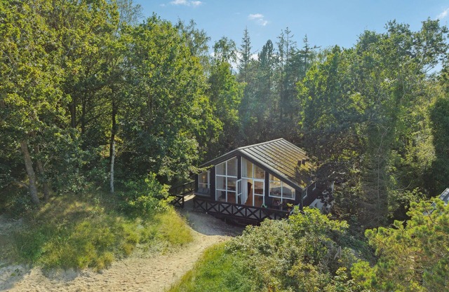 Cozy home in Børkop with WiFi