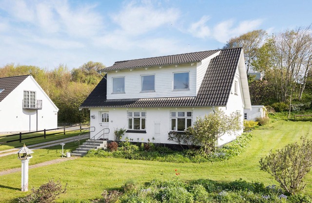 Cozy home in Brovst with house sea view