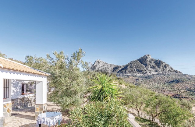 Cozy home in El Gastor with kitchen