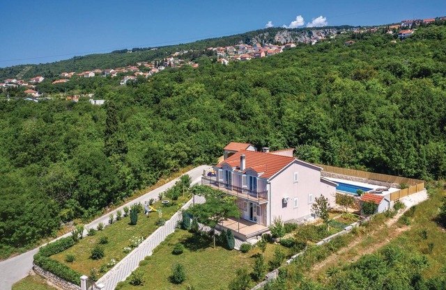 Cozy home in Glavina Donja with kitchen
