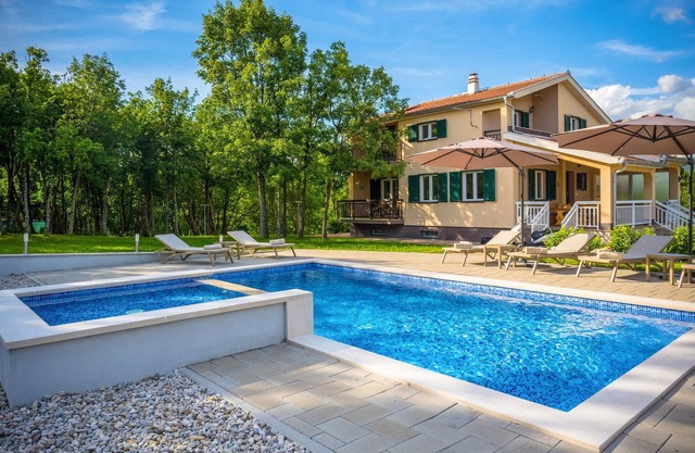 Cozy home in Gornji Vinjani with Wi-Fi