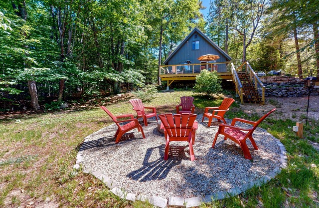 Cozy home in great location w/gas stove & outstanding views - dogs OK