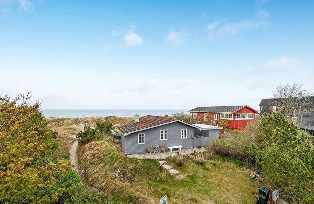 Cozy home in Grenaa with house sea view
