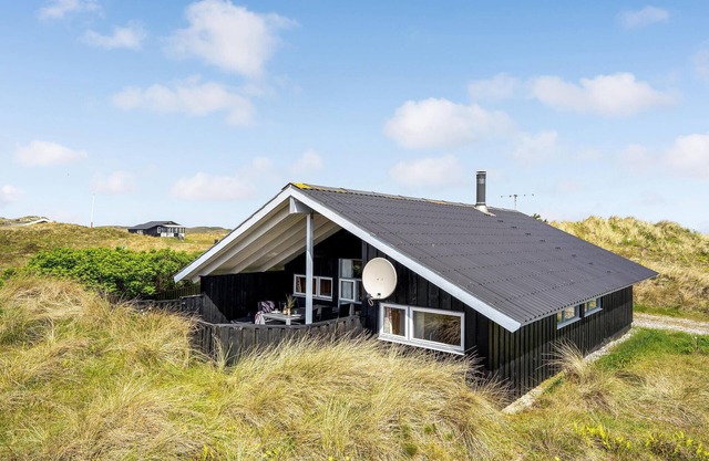 Cozy home in Hvide Sande with sauna