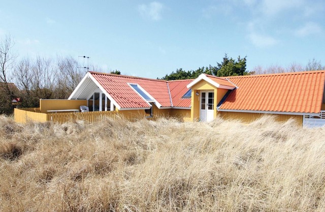 Cozy home in Hvide Sande with WiFi