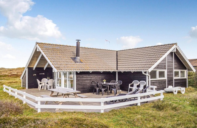 Cozy home in Hvide Sande with WiFi
