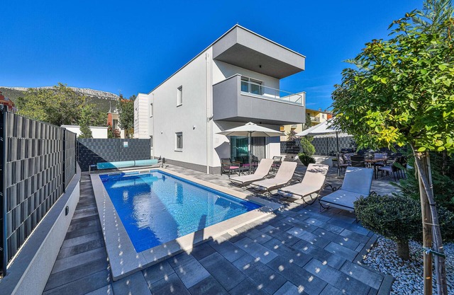 Cozy home in Kastel Stari