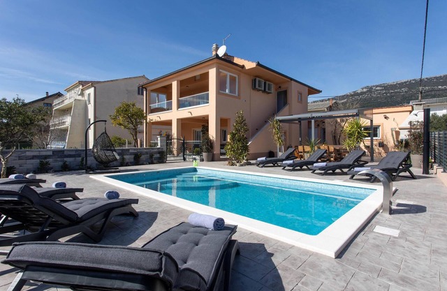 Cozy home in Kastel Stari