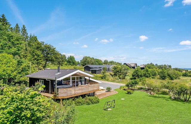 Cozy home in Knebel with house sea view