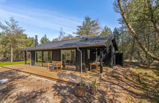 Cozy Home In Læsø With Kitchen