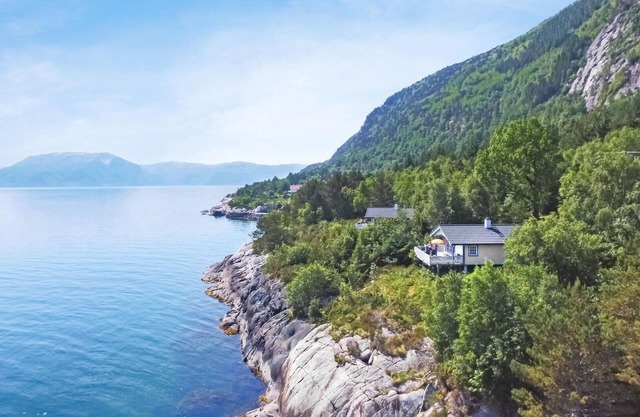 Cozy home in Lavik with house sea view