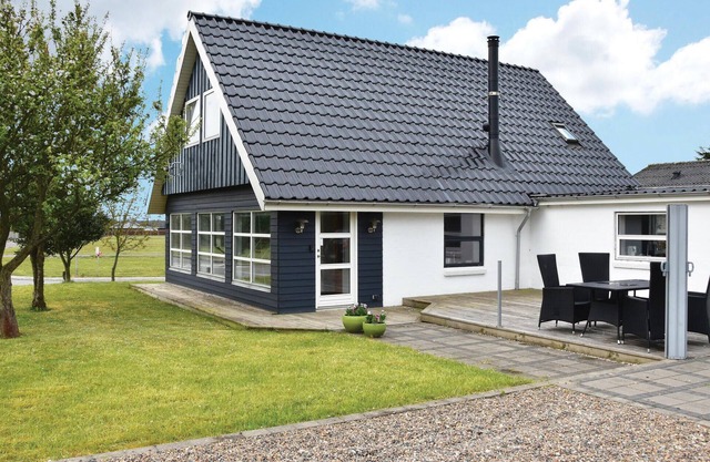 Cozy home in Lemvig with WiFi