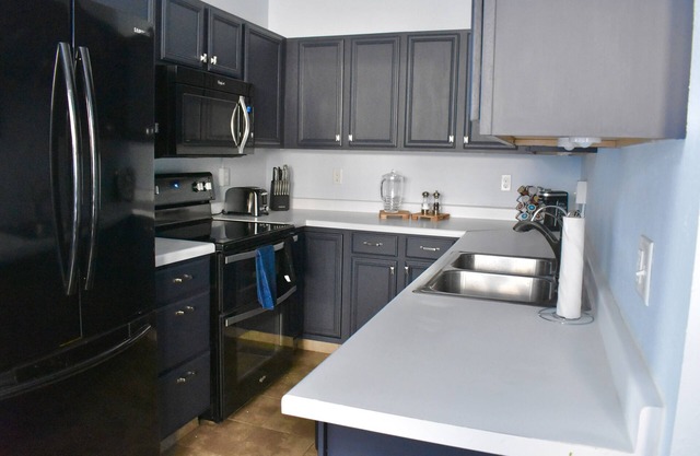Cozy home in Little Bohemia; 5 min from Zoo and Downtown w/Free Parking