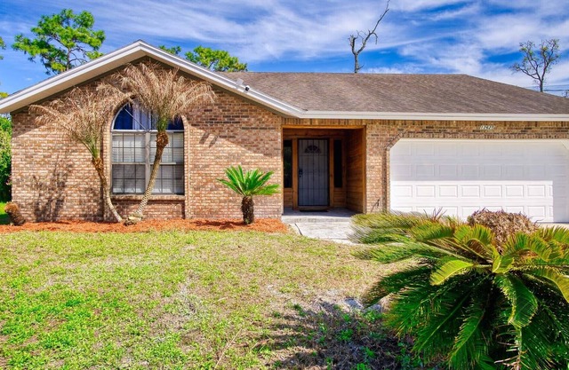 ~Cozy Home in Mandarin w/Contemporary Finishes~
