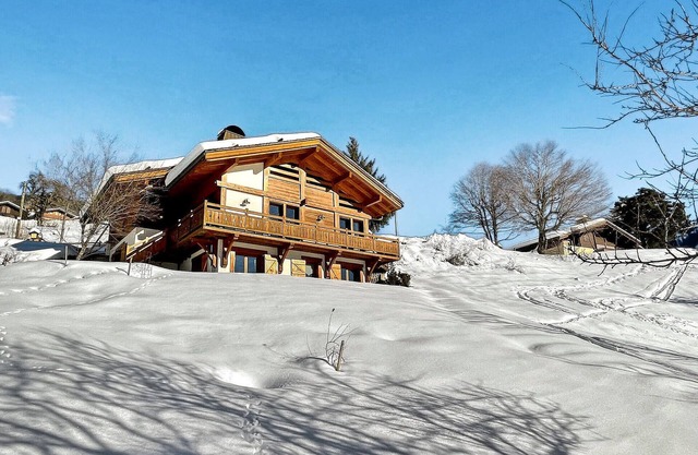 Cozy home in Manigod with WiFi