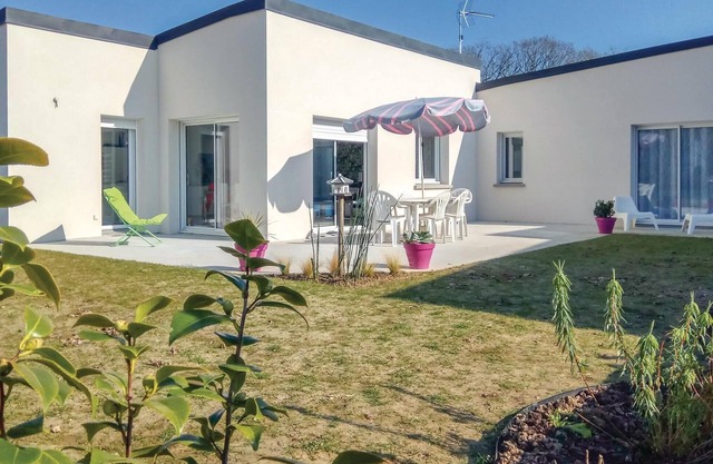 Cozy home in Matignon with WiFi